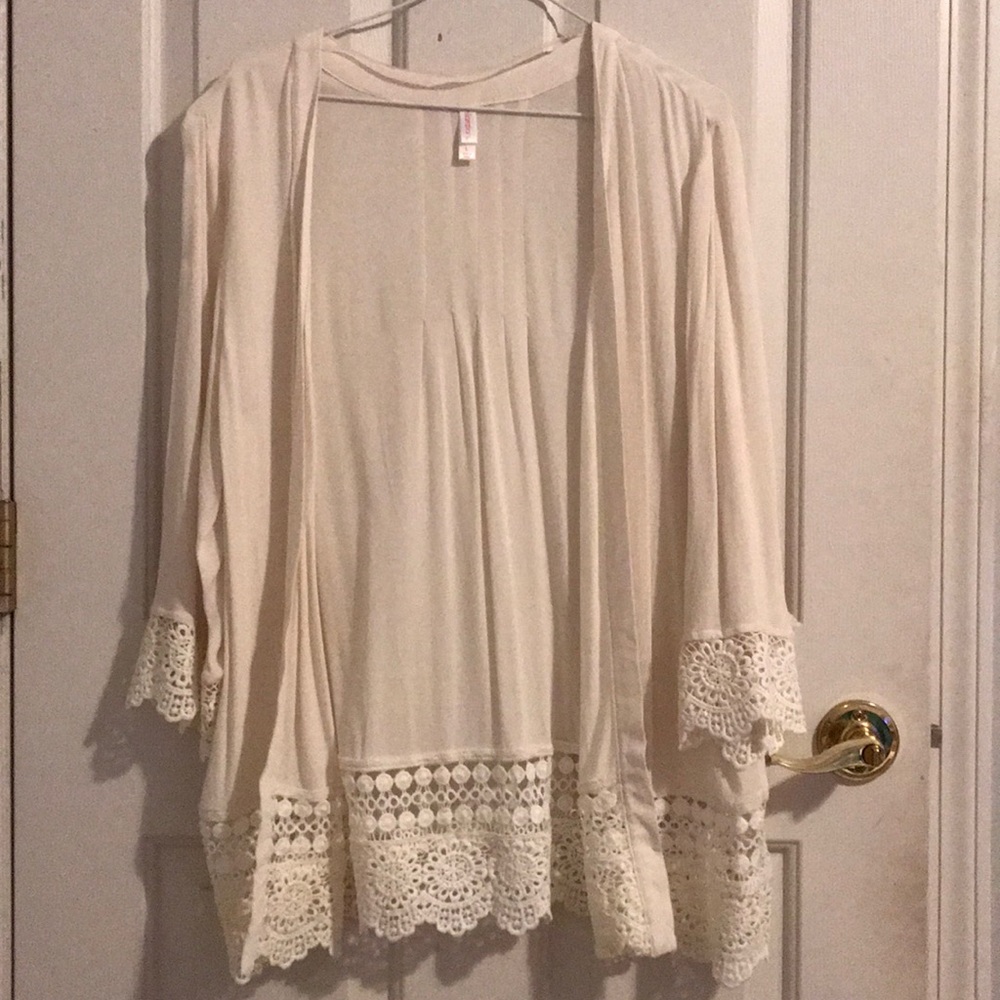 White lace kimono